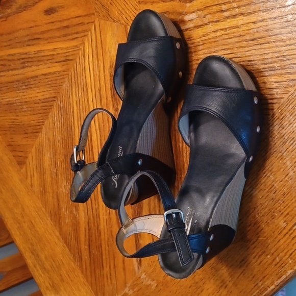 LUCKY BRAND WEDGE PLATFORM SANDALS - Picture 1 of 9